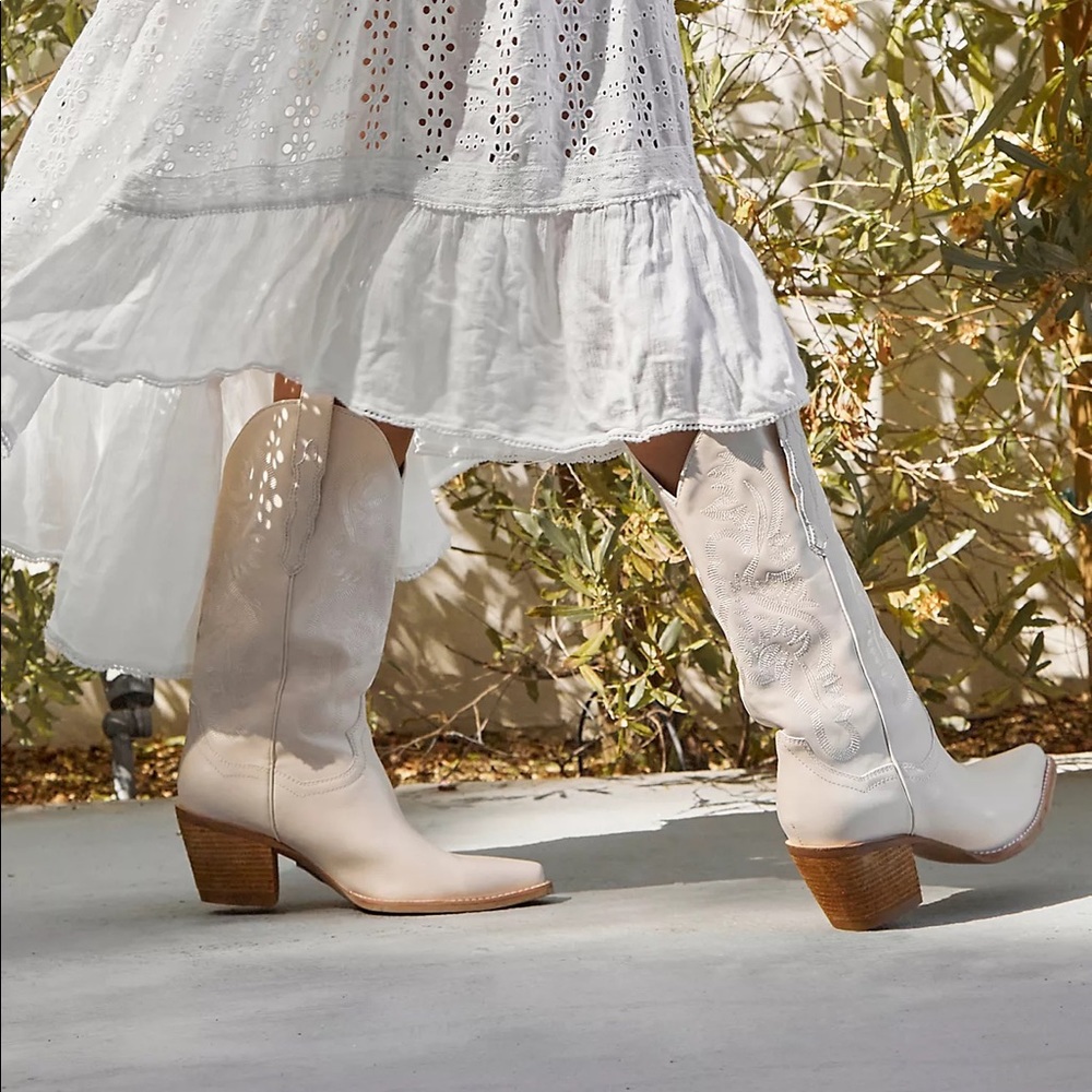 Jeffrey Campbell Dagget Western Boots in Latte